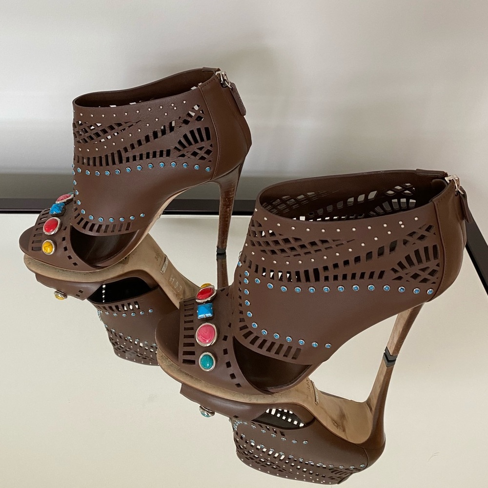 EUC Perforated Nut Brown Gucci Booties sz 39.5 - Picture 3 of 9